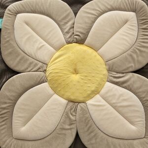 𝅺blooming baby bath lotus like new